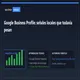 Propietario de pequeño negocio revisando su estrategia de Google Business Profile SEO en una pantalla