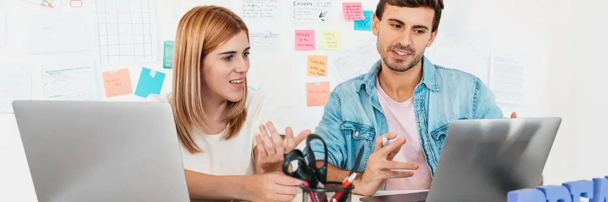 Dos SEO hablando de marketing en Huelva