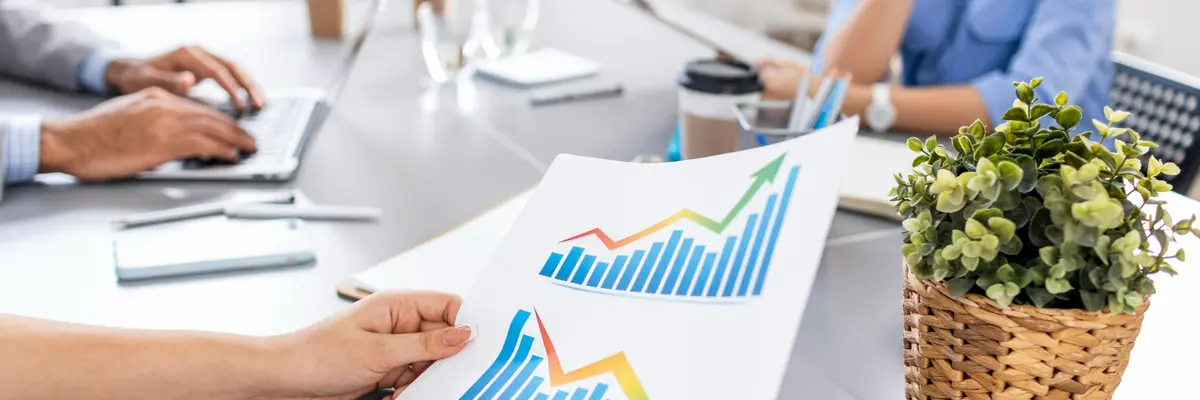 Mesa de trabajo de varios SEO en Madrid