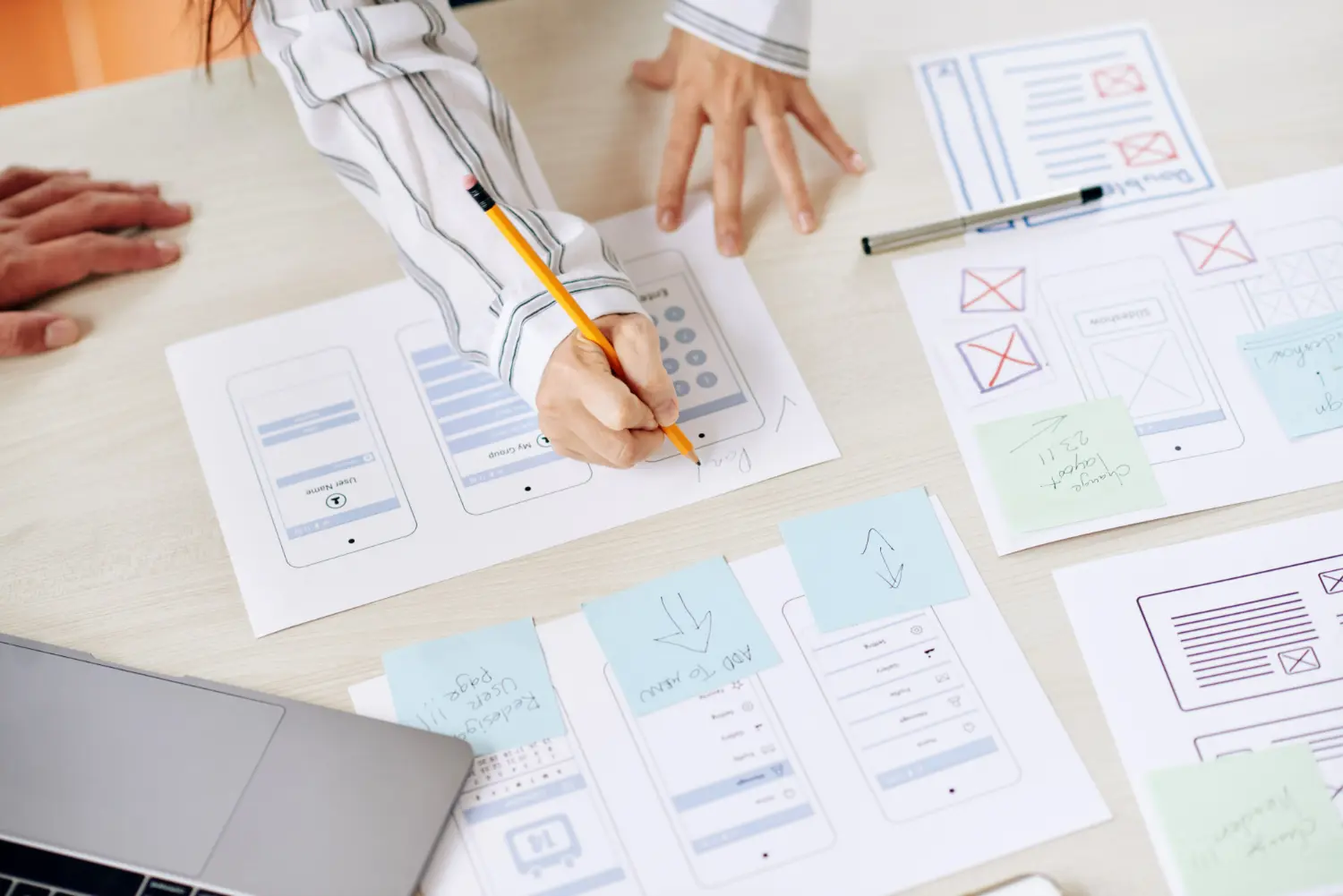 profesional preparando estrategia UX y SEO