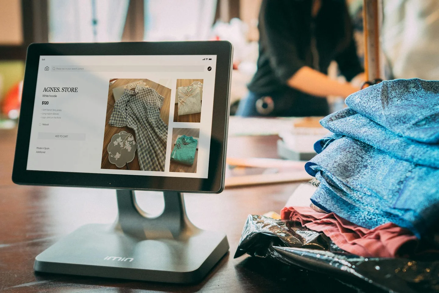 Inventario de tienda online para ilustrar merchant center variantes de productos y su gestión en catálogo