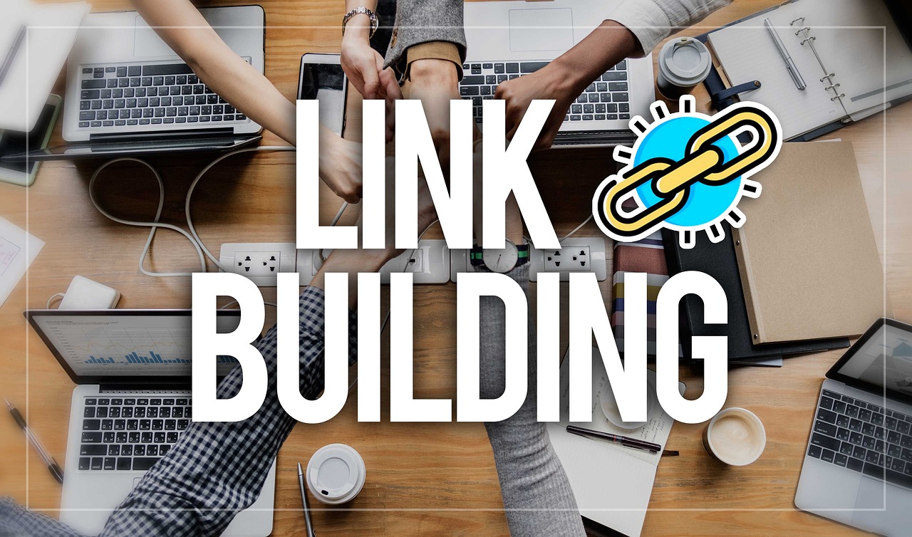Diferencia entre enlaces y señales seo: ilustración de link building en una pantalla con un gráfico de crecimiento y enlaces conectados